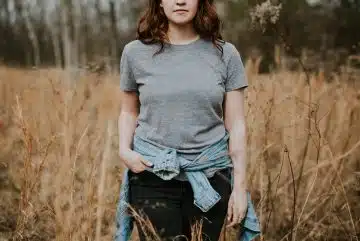 Les coupes de t-shirts à privilégier quand on est ronde